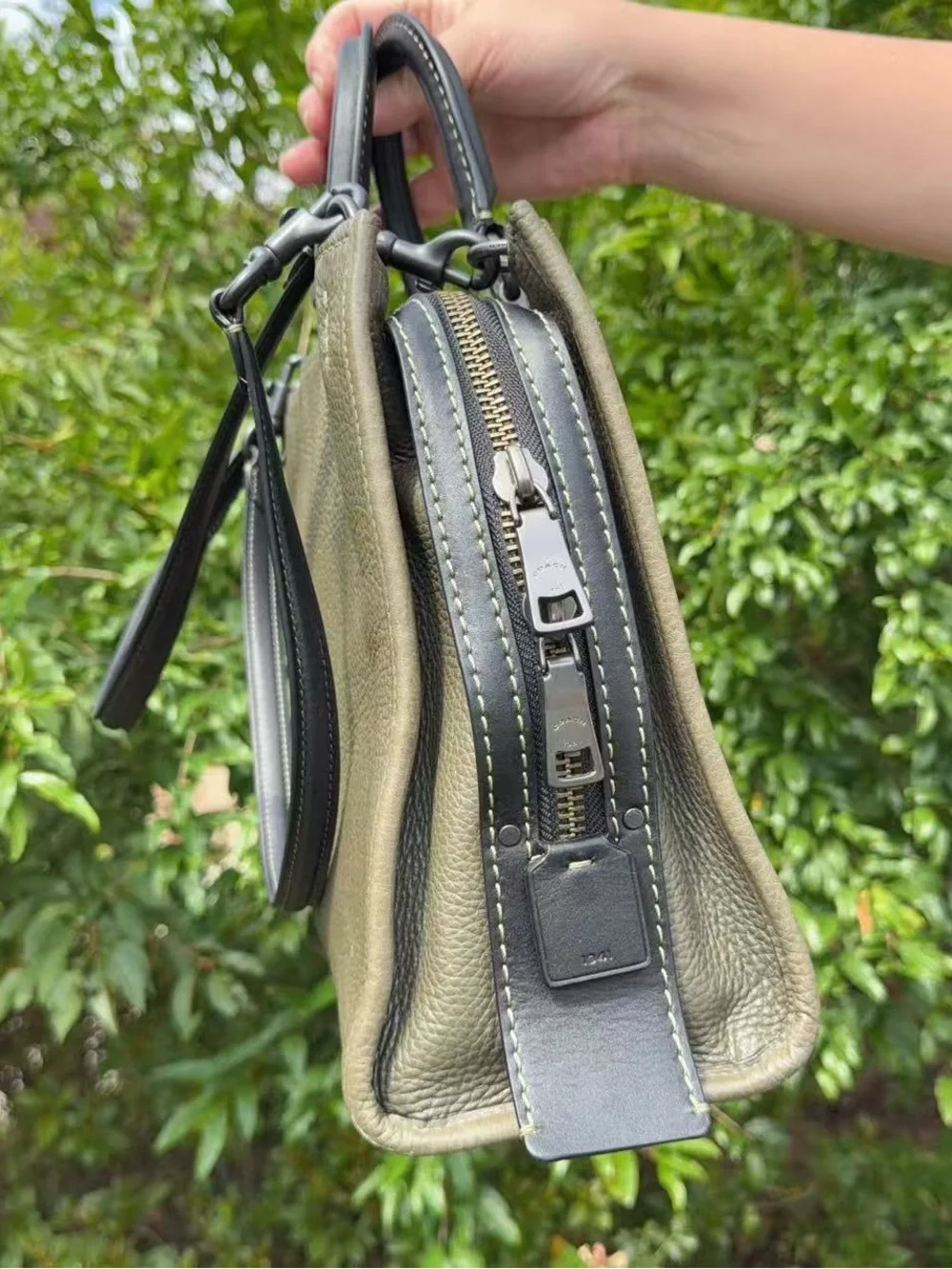 Coach Pebbled Leather Rogue Bag 30 （38124）